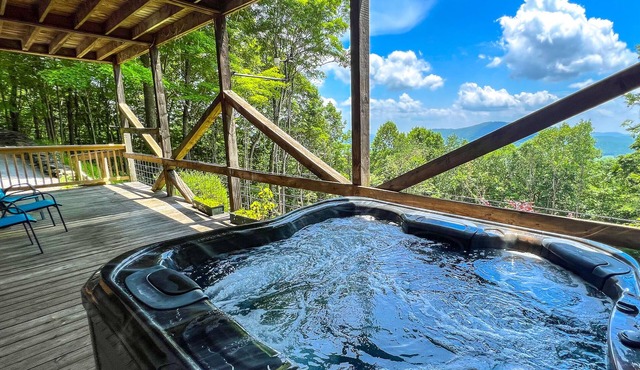 Cooler Temps, Better Memories! 4BR/4BA Mtn Views, Hot Tub, Game Room