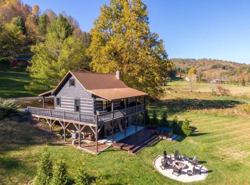 Copper Cabin - modern cabin along Cove Creek hot tub fire pit in Vilas