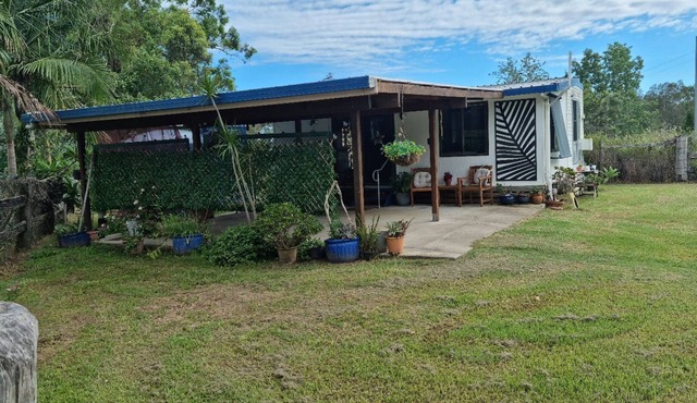 Cosy 2 bedroom cabin, with private fully fenced yard and alfresco area. in Pillar Valley