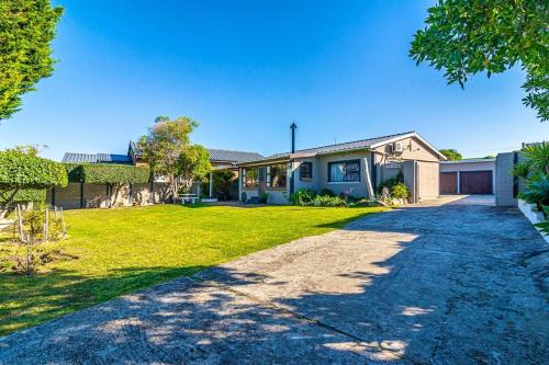 Cosy Pearly Spacious Getaway with Jacuzzi, Braai