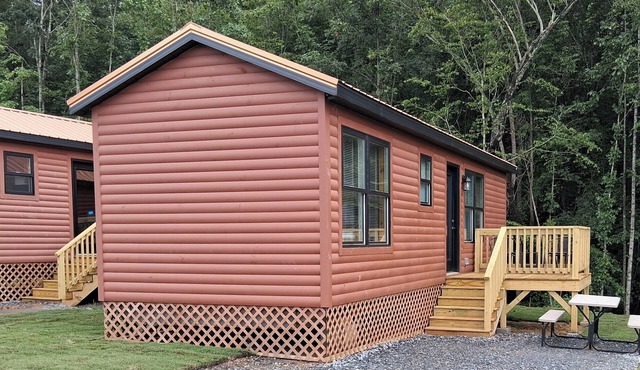 Cozy 2-Bedroom Cabin Near the New Two Kings Casino