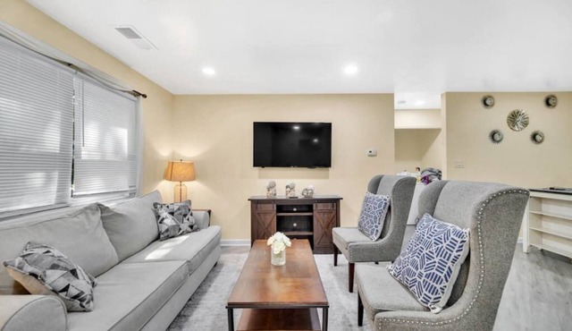 Cozy 2 Bedroom Pineville-Matthews Duplex w/Hot Tub