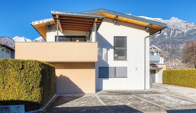 Cozy accommodation in a quiet location with a view of the Tyrolean mountains in Volders