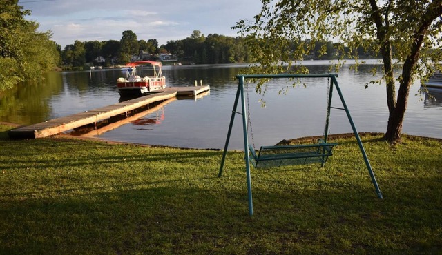 Cozy Lakefront Apartment