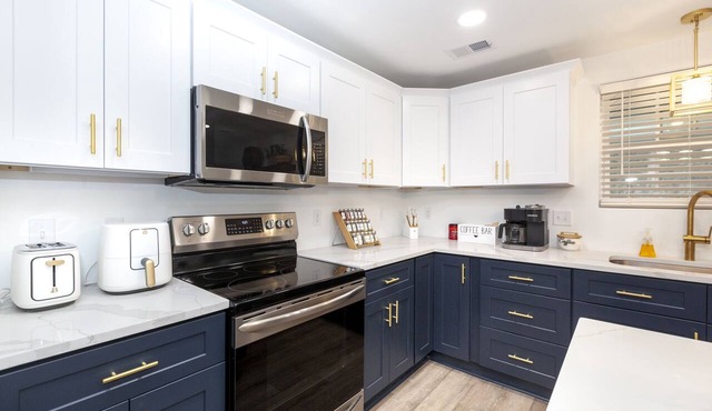 Cozy Modern:3Bedroom house near Airport, Uptown & Whitewater Center. in Charlotte