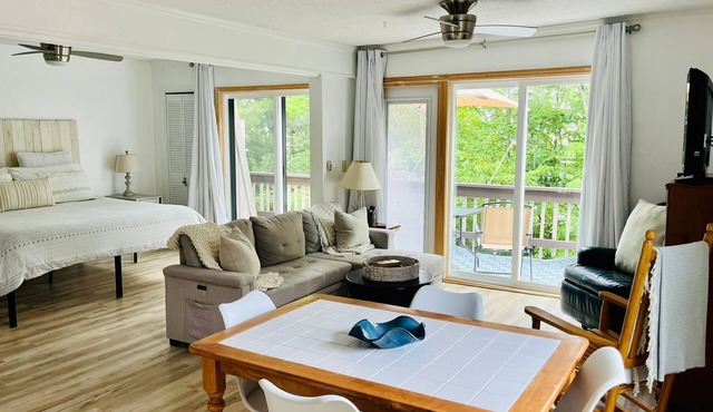 Cozy Pet-Friendly Studio! Land of Oz ! Festivals!