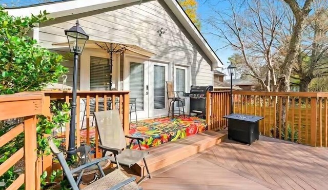 Cozy Poolhouse Retreat, Private and pet friendly in Lawrenceville