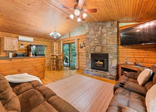 Cozy Stream True Log Cabin w/Hot Tub Near SMNP in Maggie Valley