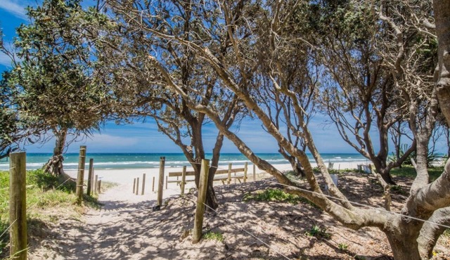 CRABBES CREEK-WALK TO BEACH