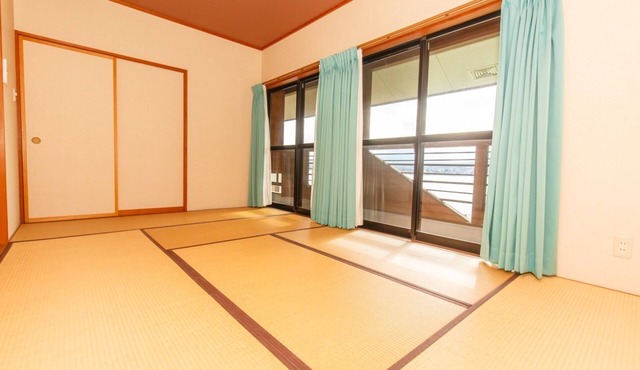 Cshaped cottage for 8 people View of Mt Fuji a/Minamitsuru-gun Yamanashi