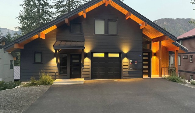 Custom cabin & condo at Snoqualmie Pass - Sleeps 18 in Snoqualmie Pass