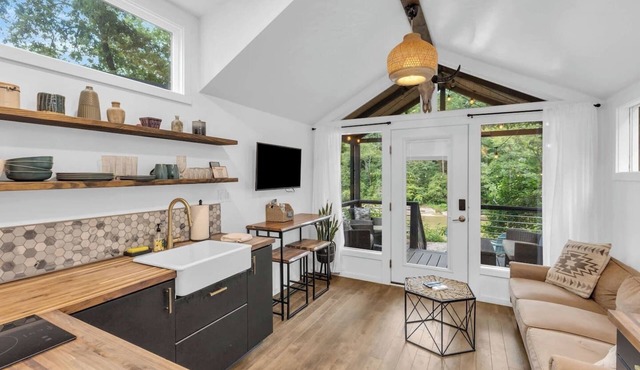 Cute Getaway on River - 6 Minutes to Greenville