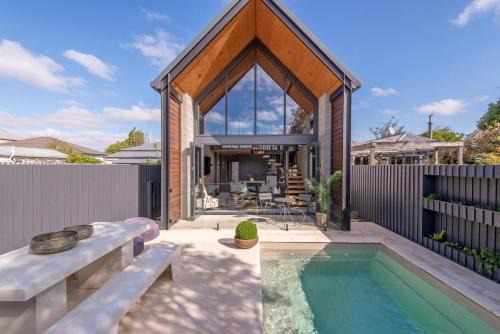 Divine on Derby - Christchurch Holiday Home