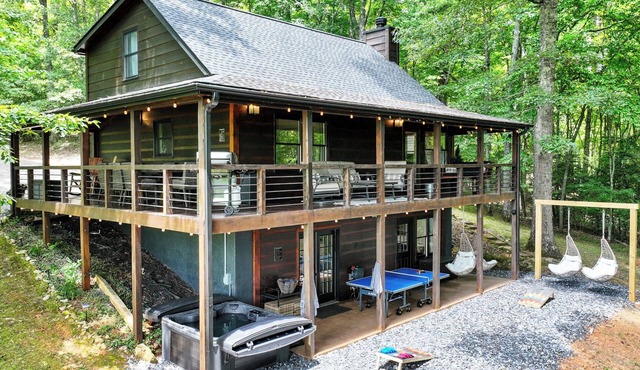 Dog Friendly Cabin w/Amenities Galore! Frisbee Golf - Gym - Ping Pong - Creek