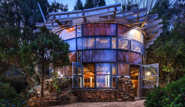 Double-story glass-cottage in forest w/ Private waterfall! 1 bedroom.