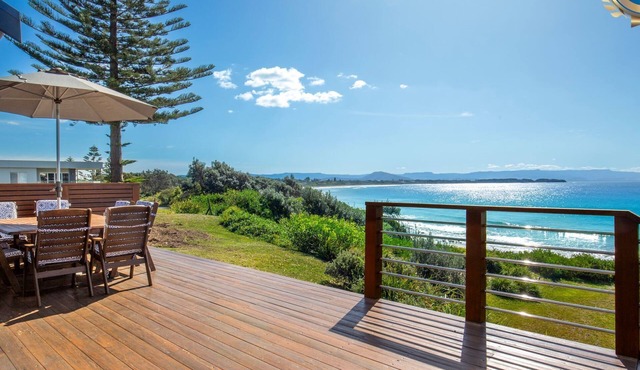 Eclipse - Absolute Beachfront with Stunning Views in Culburra Beach