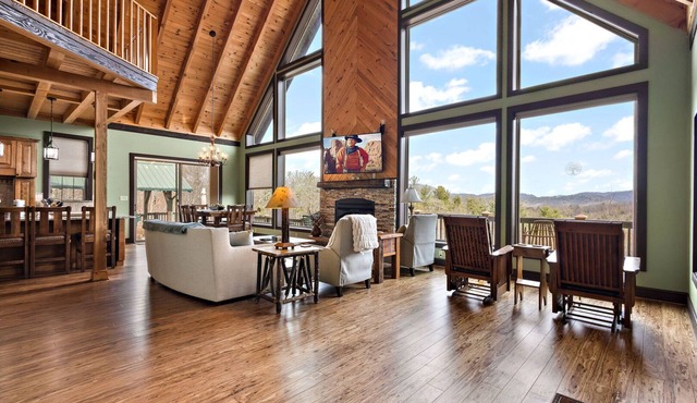 Elegant Mountain Cabin in Valle Crucis