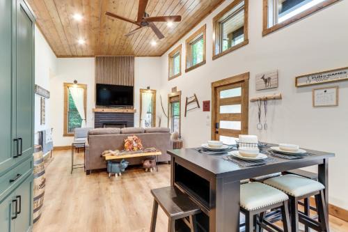 Ellijay Resort Home w/Hot Tub & Fire Pit!