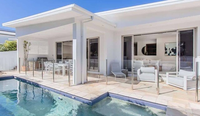 Elliston House- Single level 4bed home with a pool