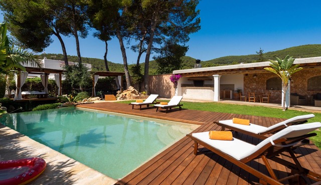 Enchanting Villa "Casa Es Pins" with Pool, Terrace, Air Conditioning & Wi-Fi