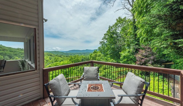 Endless View | Pet-Friendly, Game Room, Fire Pit & Mountain View!