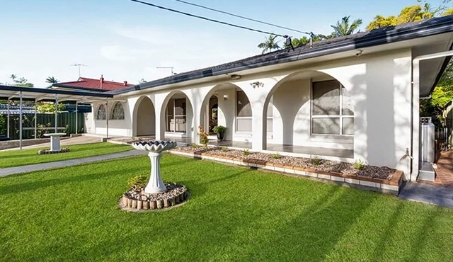 Entire 4-Bedroom Home — Convenient Access to Brisbane and the Gold Coast