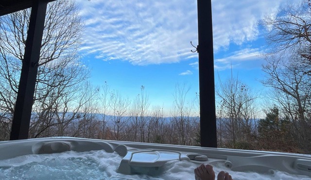 Epic Mountain Views! Cool Weekend Retreat Pet Friendly Near Charlette