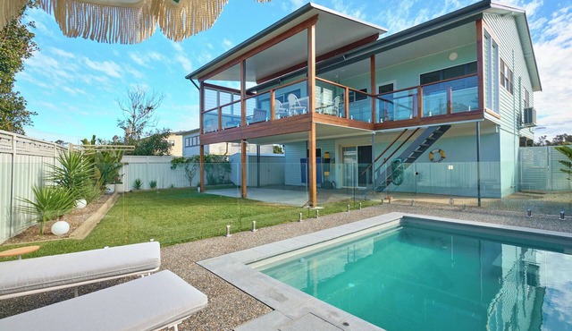 Experience Comfort and Convenience at This Enchanting Holiday Retreat in Harrington
