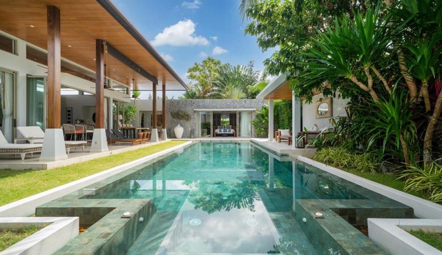 Family villa with Private swimming pool Phuket Free Airoport Pick up from 7 days