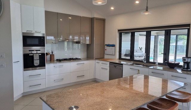Farm, pool, lots of space close to Yamba. Pet Friendly