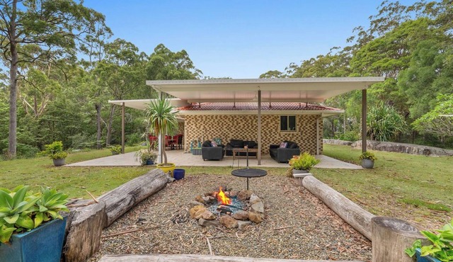 Farmstay near Evans Head and beach - entire house with fire pit and games room