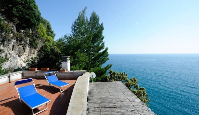 FELICITY - exclusive swimming pool and sea access