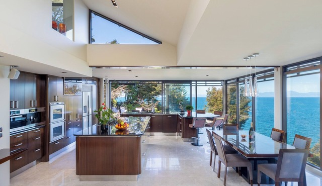 Fireplace Suite - Ocean Views & Beach