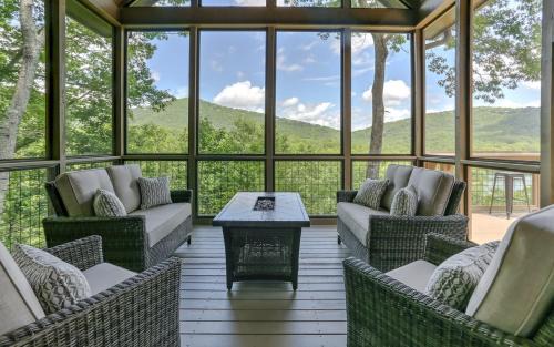 Fireside Sips, Soothing Hot Tub Soaks, Hiking Trails, Lakeside Dining & Scenic Golf - Field of Stars