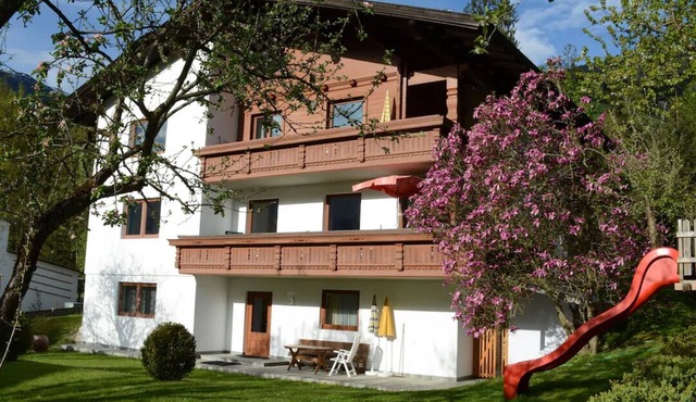 First floor apartment, west-facing terrace and garden, Rudolf Steiner House