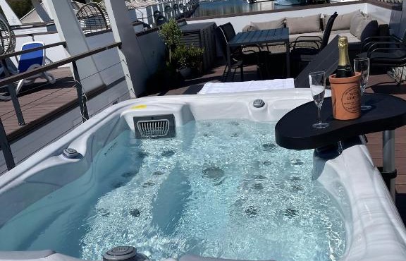 Floating Sea House MAREA