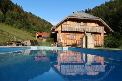 Forrest Farmstay Apartments with a Pool