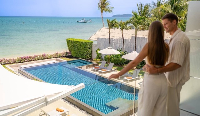 FREE $900 Daily Luxury Pack - 10-Bed Beachfront Villa - Private Pool, Spa & Gym