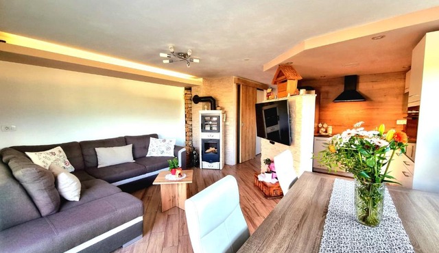 GARTNAR HOME -Hiška s pridihom domačnosti in pogledom na hribe.