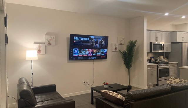 Glamorous 3 BR Villa with Double Garage in Regina