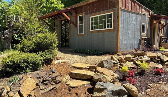 Gorgeous 1-bedroom river bungalow near picturesque Burnsville
