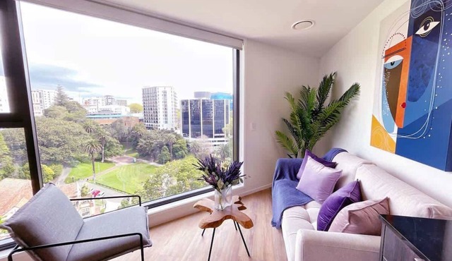 Graceful Parkside AC 1 Bed & 1 Study vs Pool & Gym