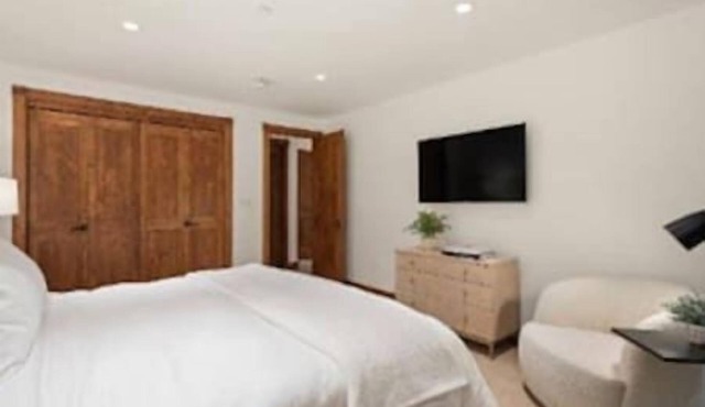 Great 3 Bedroom Condo in Aspen Core, Hot Tub, Pool