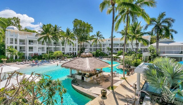 Ground Floor Poolside LUX Apt - Peppers Beach Club, w/Kitchen & Terrace Balcony