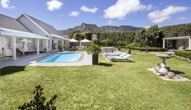 Heaven's Gate - Pool | Jacuzzi | Lush garden