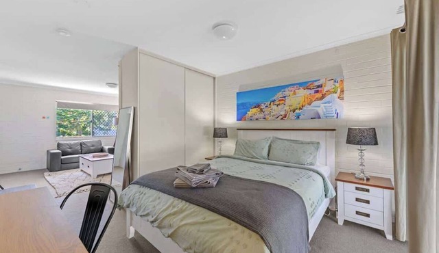 Hidden away in New Farm ~ 1 Bed/1 Bath/1 Car