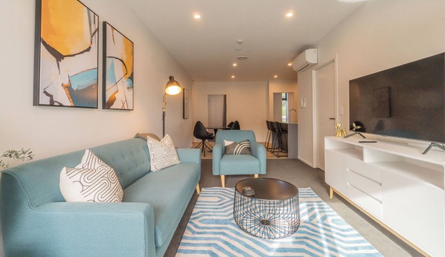 High End Centrally located apartment with carpark