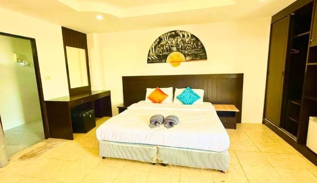 Hill Side Patong Hotel deluxe room