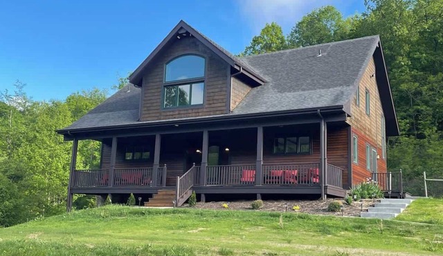 House at Maple Ridge, perfect for long stays. in Monaca