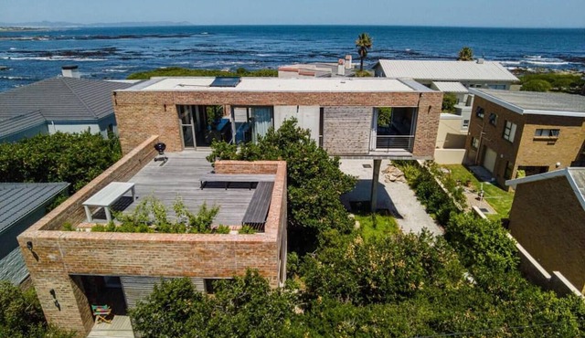 House Fynbos | Designer Home | Sea & Mountain View